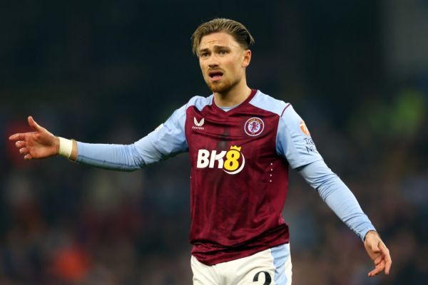  میلان به دنبال جذب مدافع راست لهستانی آستون ویلا