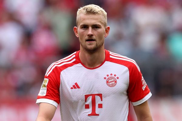  مدافع هلندی نزدیک‌تر از همیشه به خروج از بایرن مونیخ