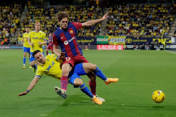 مدافع بارسلونا از مقصد آیندهاش خبر ندارد