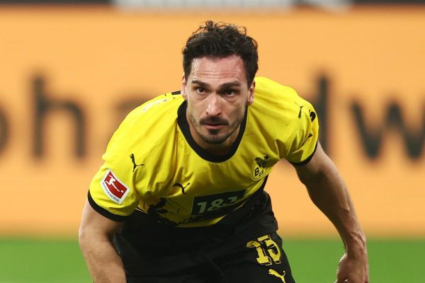 مدافع باتجربه بروسیا دورتموند هم از این تیم جدا میشود