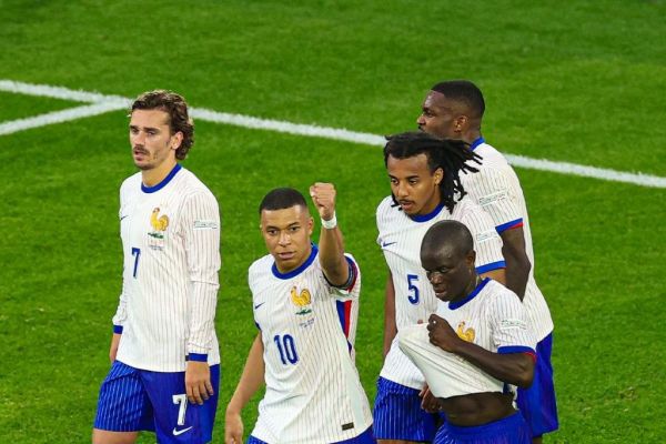  سه امتیاز برای یاران امباپه با گل به خودی اتریشی‌ها