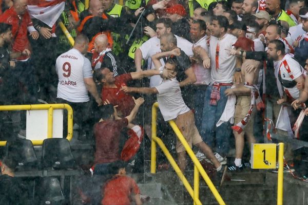  درگیری هواداران ترکیه و گرجستان در سیگنال ایدونا پارک