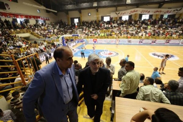  اهدای جام قهرمانی لیگ برتر بسکتبال توسط وزیر ورزش