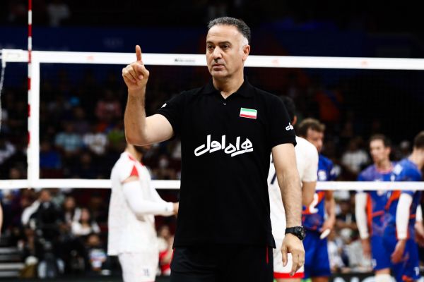 اکبری کمتر از 24 ساعت به مصاف هلند رفتیم و 18 ساعت دیگر باید به مصاف فرانسه برویم