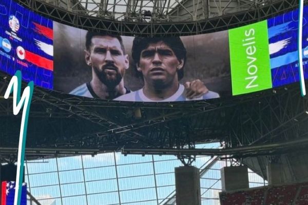 تصویری جالب در افتتاحیه کوپا آمهریکا؛ مسی در کنار مارادونا