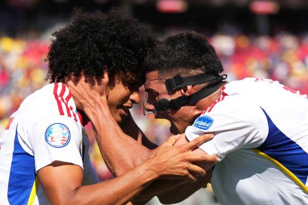  شروع غیرمنتظره ونزوئلا در کوپا آمریکا با غلبه بر اکوادور ده نفره