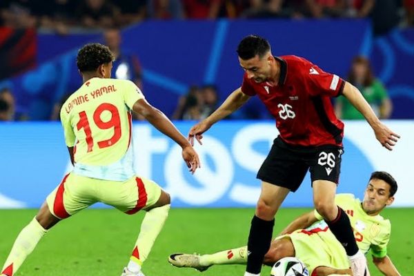 لاروخا حتی با تیم ذخیرههایش هم میبرد