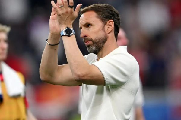 گرت ساوتگیت را پیش از آغاز مرحله حذفی یورو 2024 اخراج کنید