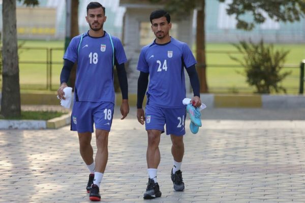  ادامه کارهای غیرحرفه‌ای بازیکنان استقلال  جلالی هم اشتباه حردانی را تکرار کرد  عکس