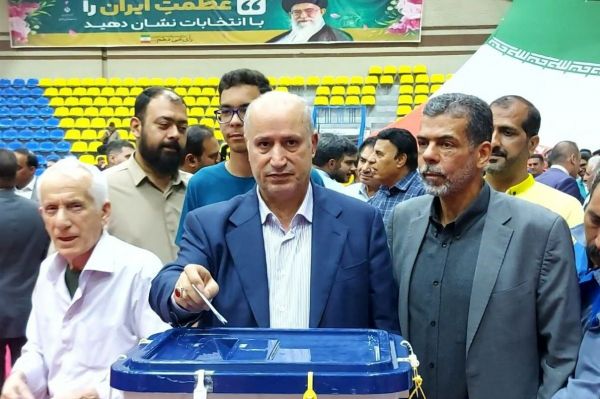  تاج  گروه ما نسبت به بعضی گروه‌ها بهتر است