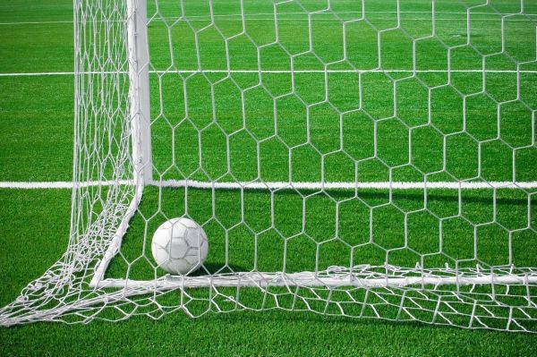 حاشیه روز؛ طلبکاران یک پیشکسوت مقابل دفتر باشگاه تجمع کردند