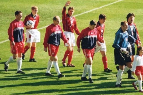  تصاویر جالب از کودکی و جوانی بکام برای حمایت از تیم ملی انگلیس