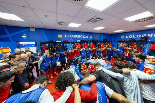  تصویر جالب از رختکن اسپانیا  اتحاد