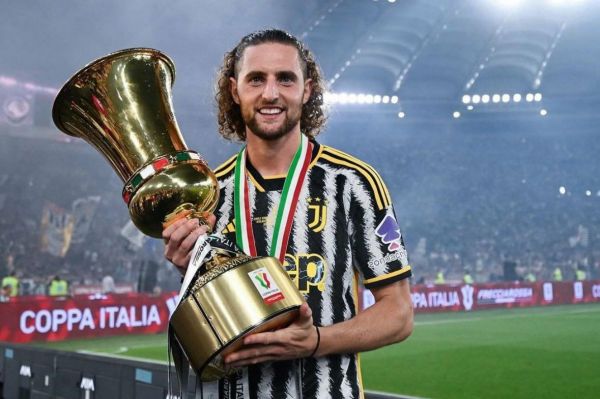 آدریان رابیوت تصمیم در مورد آینده خود را به پس از یورو ۲۰۲۴ موکول کرد