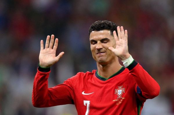 واکنش رونالدو به خراب کردن پنالتی در طول بازی مقابل اسلوونی