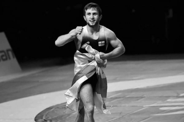  مرگ قهرمان کشتی فرنگی جهان