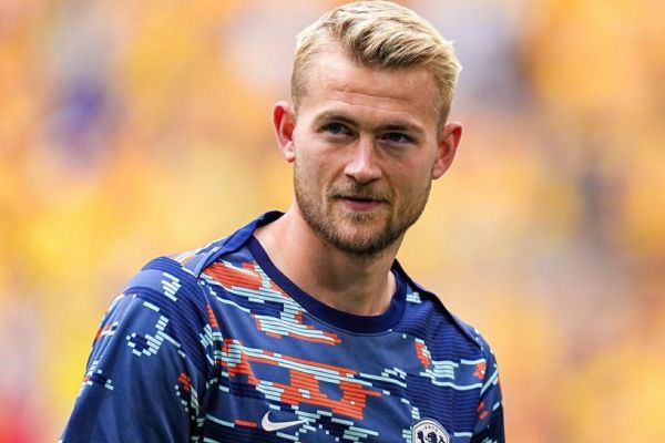  ده لیخت تمام پیشنهادات را برای پیوستن به منچستریونایتد رد کرد