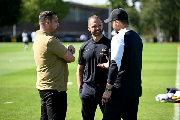 هواداران چلسی مدیر جدید این تیم را یک دلال می دانند