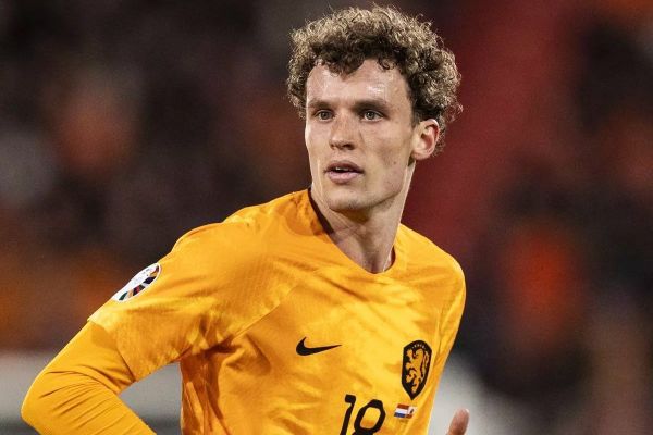 لیورپول همچنان هافبک ملی پوش هلندی را تعقیب می کند