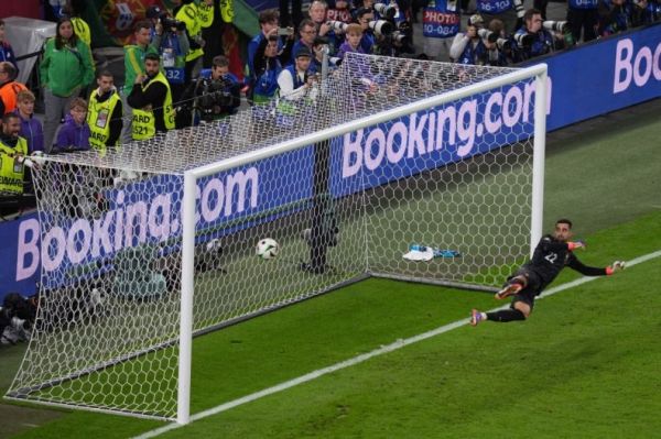 دروازهبان پرتغال چند پنالتی را خلاف جهت پرید