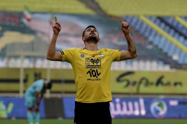  علی‌نژاد  تحت قرارداد سپاهان هستم و باید باشگاه تصمیم بگیرد