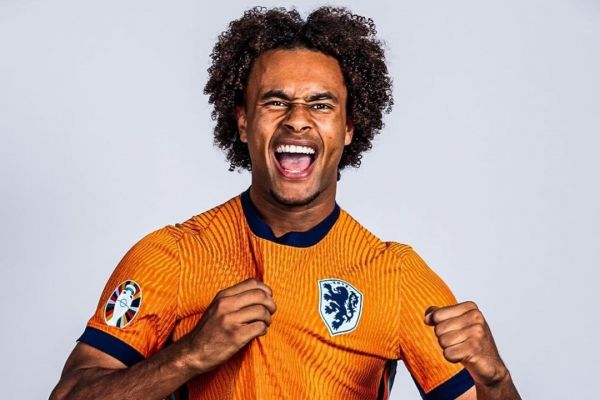 توافق شیاطین سرخ با مهاجم هلندی بولونیا