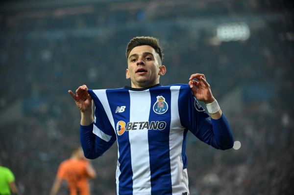 چلسی به جمع علاقهمندان به وینگر پرتغالی پورتو پیوست