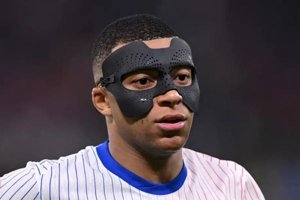  هشدار جدی به سرمربی فرانسه  امباپه را نیمکت نشین کن