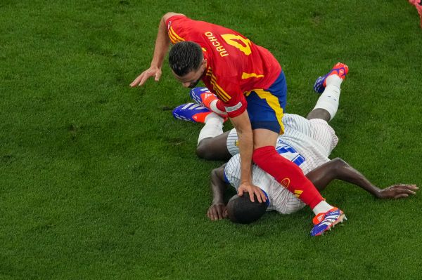 وایرال شدن حرکت عجیب کاپیتان سابق رئال مادرید روی ستاره فرانسه