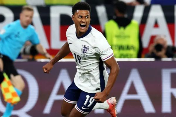 اسطوره فرانسوی آرسنال باید این مهاجم انگلیسی را بخرد