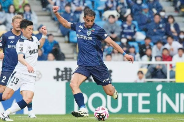  آویسپا فوکوئاکا در حضور ستاره ایرانی مقابل حریفش شکست خورد