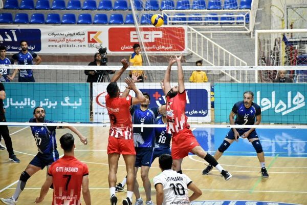  گیتی‌پسند سه ملی‌پوش والیبال به خدمت گرفت  عکس