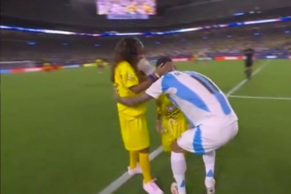  لحظه‌ای که دختران دی ماریا، پدرشان را در آغوش کشیدند  عکس