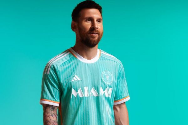 رونمایی از لباس سوم اینتر میامی با حضور مسی  عکس