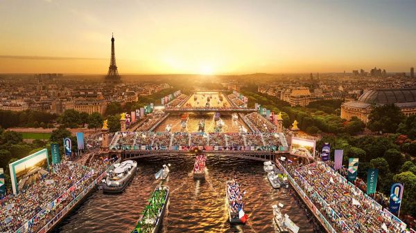 رژه کاروانهای المپیکی با قایق در رودخانه سن ایران هشتاد و ششمین کشور بر اساس حروف الفبا