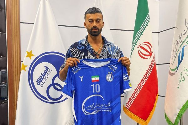 استقبال ویژه استقلالیها از رامین رضاییان در کمپ حجازی