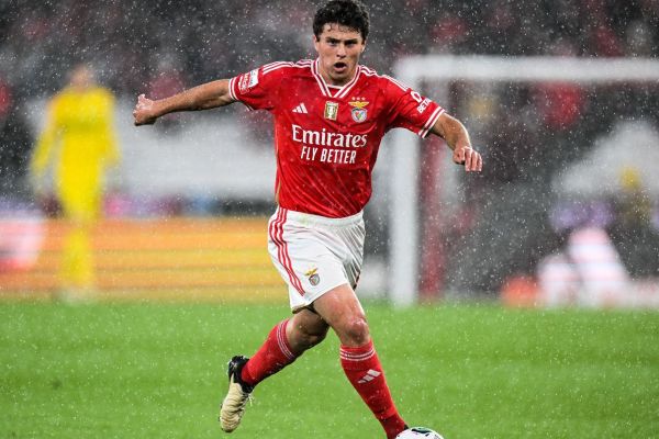 پاری سن ژرمن جلوتر از باشگاههای انگلیسی در مسیر جذب هافبک پرتغالی