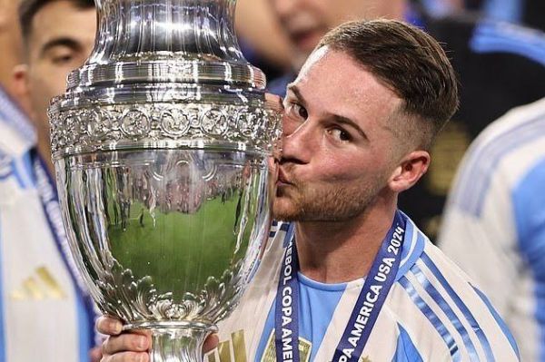 دفاع بازیکن لیورپول از بازیکن چلسی پس از جنجال نژادپرستی