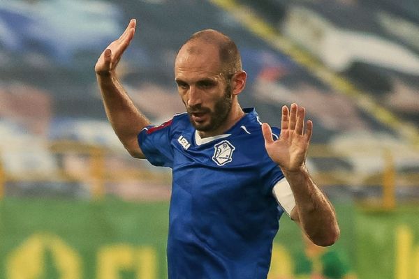  خرید کروات تراکتور و اولین تجربه بازی بیرون کرواسی