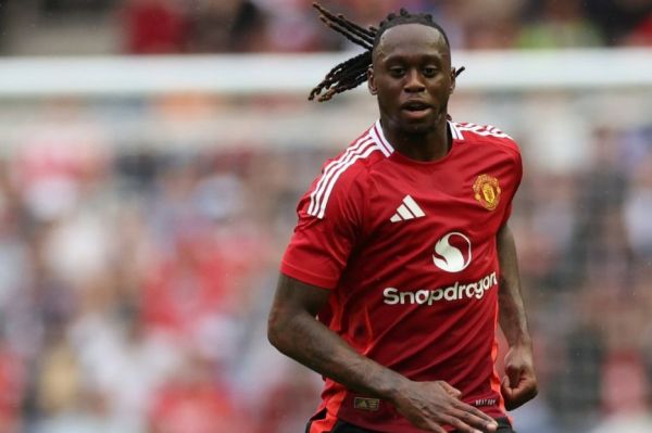  منچستریونایتد به دنبال یک مشتری مناسب برای فروش آرون ون بیساکا