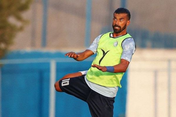 اولین بازی غیررسمی رامین رضاییان با پیراهن استقلال عکس