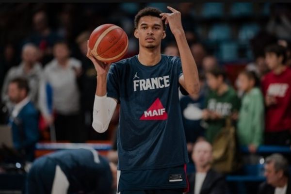 اعجوبه فرانسوی، بلندترین بسکتبالیست المپیک کوتاهترین بازیکن کیست