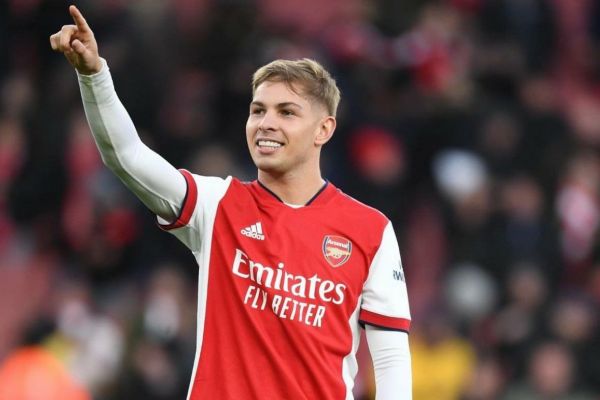  هافبک باشگاه آرسنال نزدیک به درب های ورودی فولام