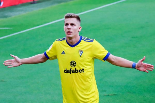 گزینه استقلال صفحه پرسپولیس را فالو کرد؛ بازی تکراری ایجنتها برای افزایش قیمت