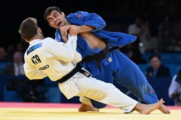  شادی بیش از حد جودوکار مولداویایی پس از پیروزی  کتفش از جا در رفت   عکس