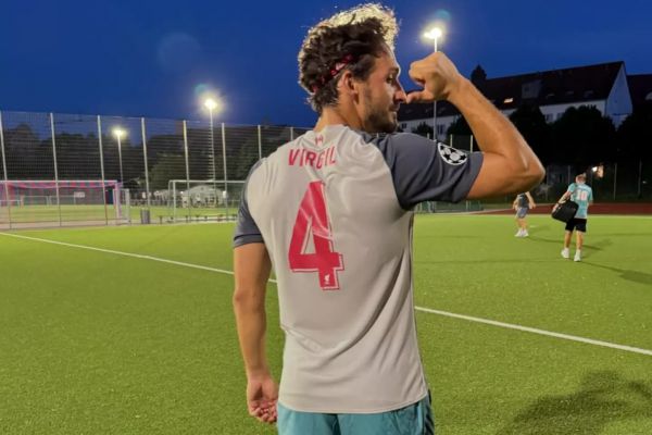  عکس؛ ستاره سابق دورتموند و پوشیدن پیراهن فن‌دایک