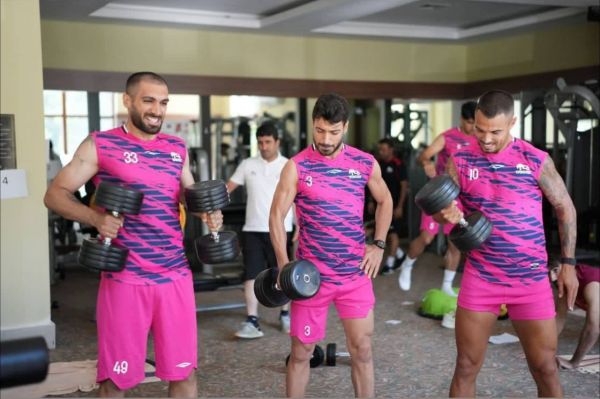  عکس روز؛ رو کم کنی به سبک مدافع تراکتور   عکس