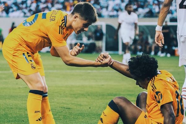 قابی از دو استعداد رئال مادرید در بازی مقابل میلان