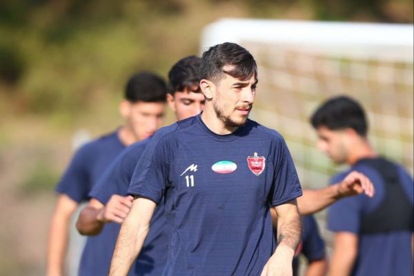  اعتراض تند هواداران پرسپولیس به حمایت از سپاهان؛ احمدزاده استوری‌اش را پاک کرد