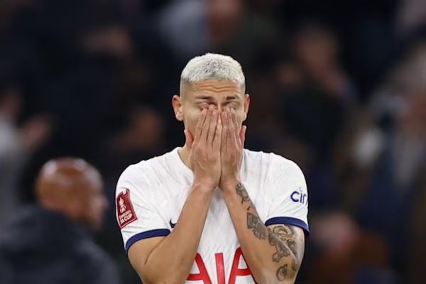 هواداران الاهلی، ستاره برزیلی لیگ انگلیس را نمیخواهند